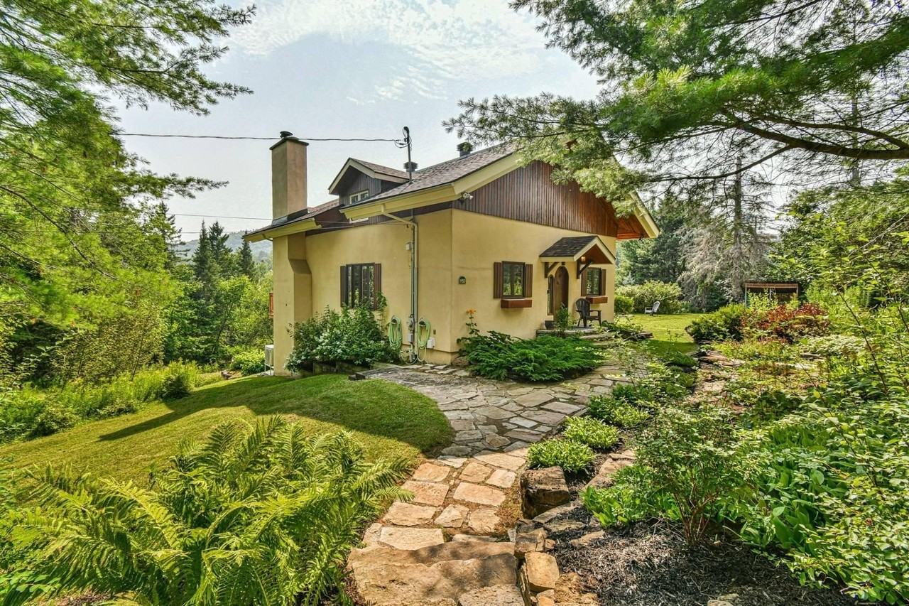 950 Rue Des Pins - Photo 2 of 50