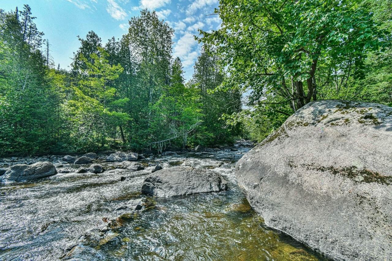 950 Rue Des Pins - Photo 5 of 50