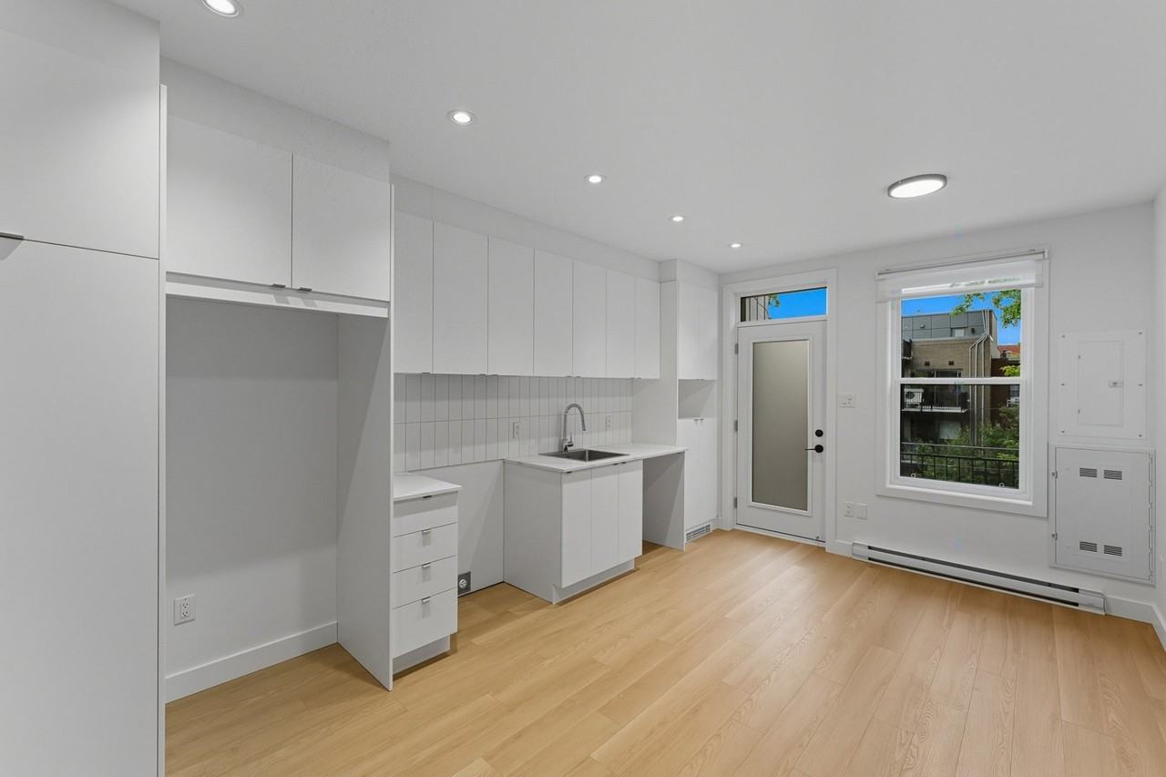 6872 Rue De Normanville - Photo 2 of 12