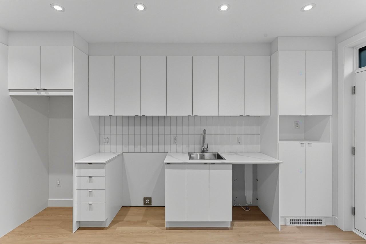 6872 Rue De Normanville - Photo 3 of 12