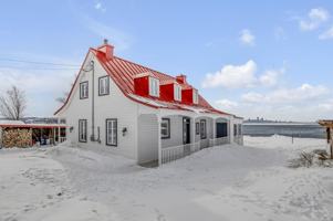 featured image of 8313 Ch Royal