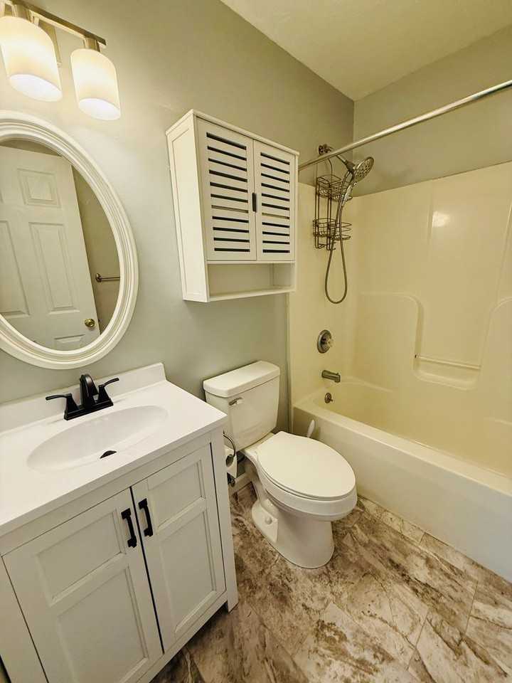 137 Stone Creek Ct - Photo 2 of 11