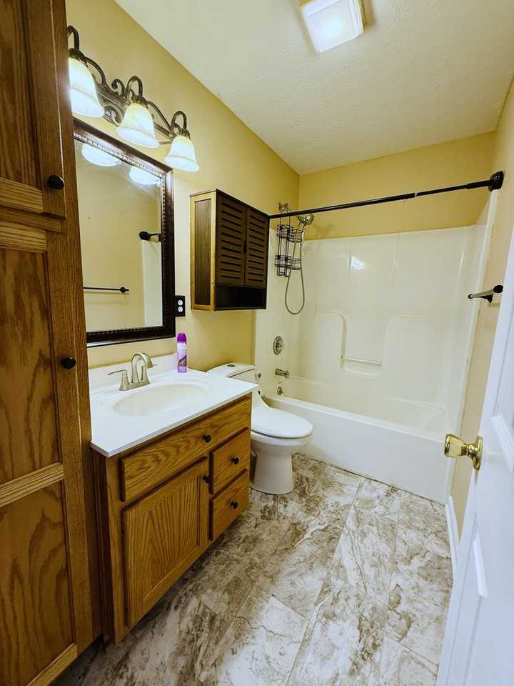 137 Stone Creek Ct - Photo 3 of 11