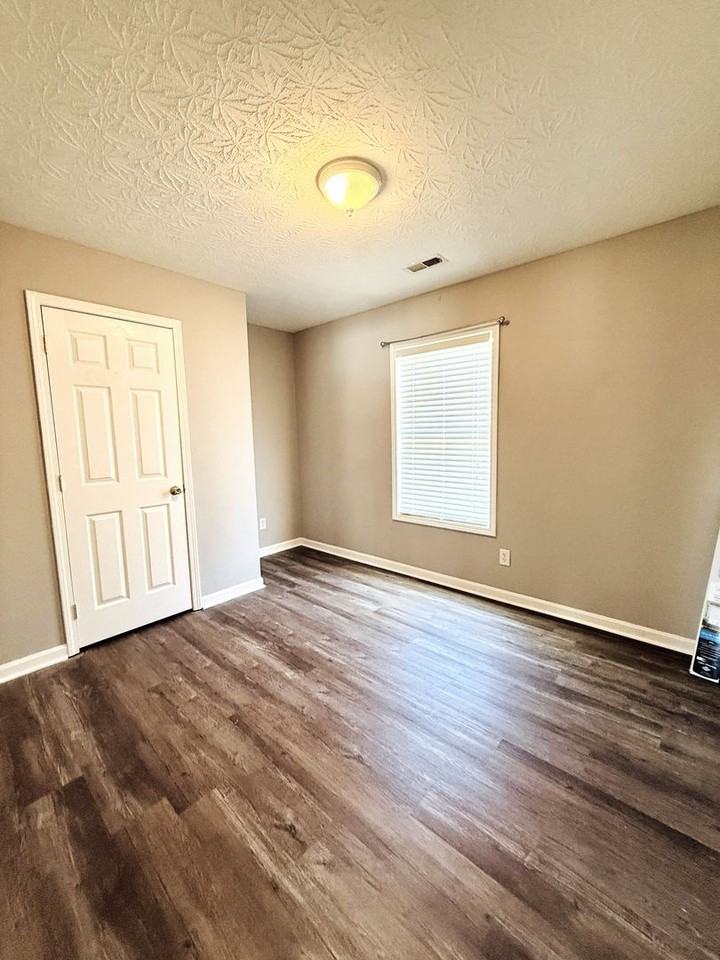 137 Stone Creek Ct - Photo 6 of 11