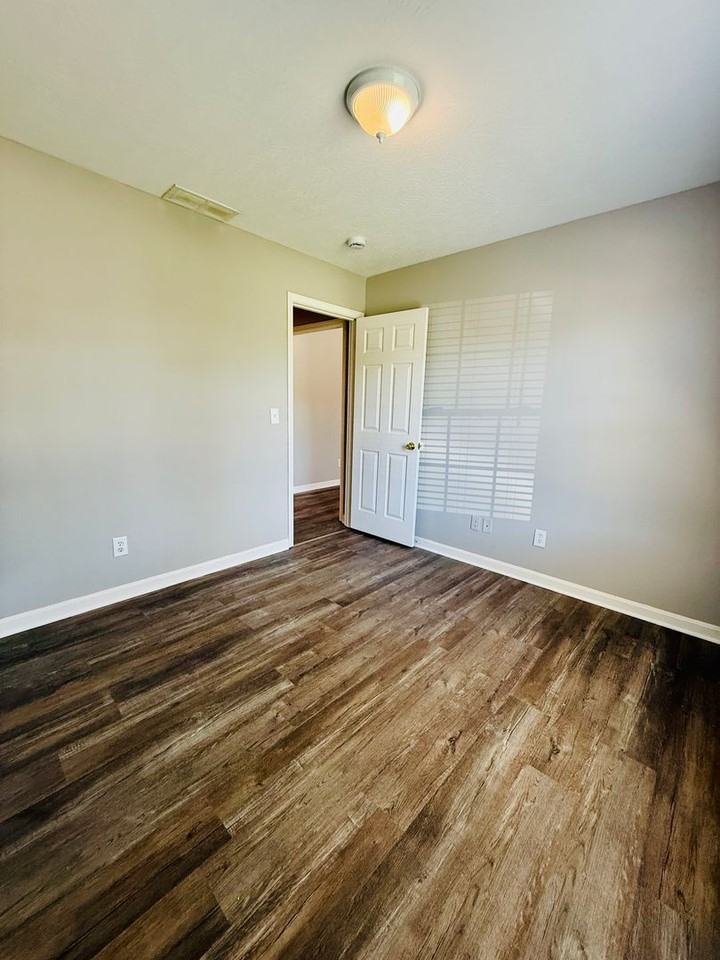 137 Stone Creek Ct - Photo 7 of 11