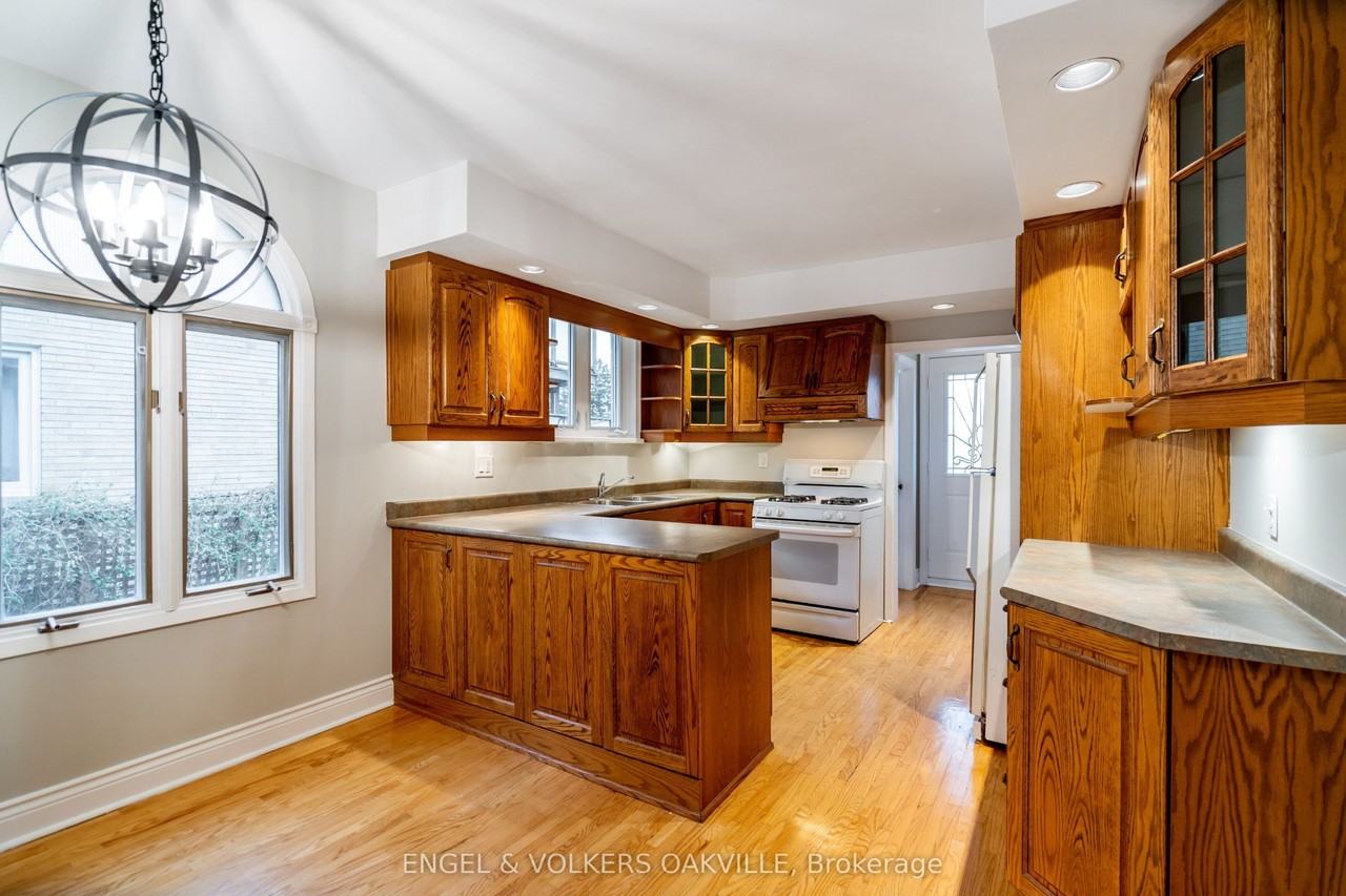 15 Benson Ave - Photo 5 of 19