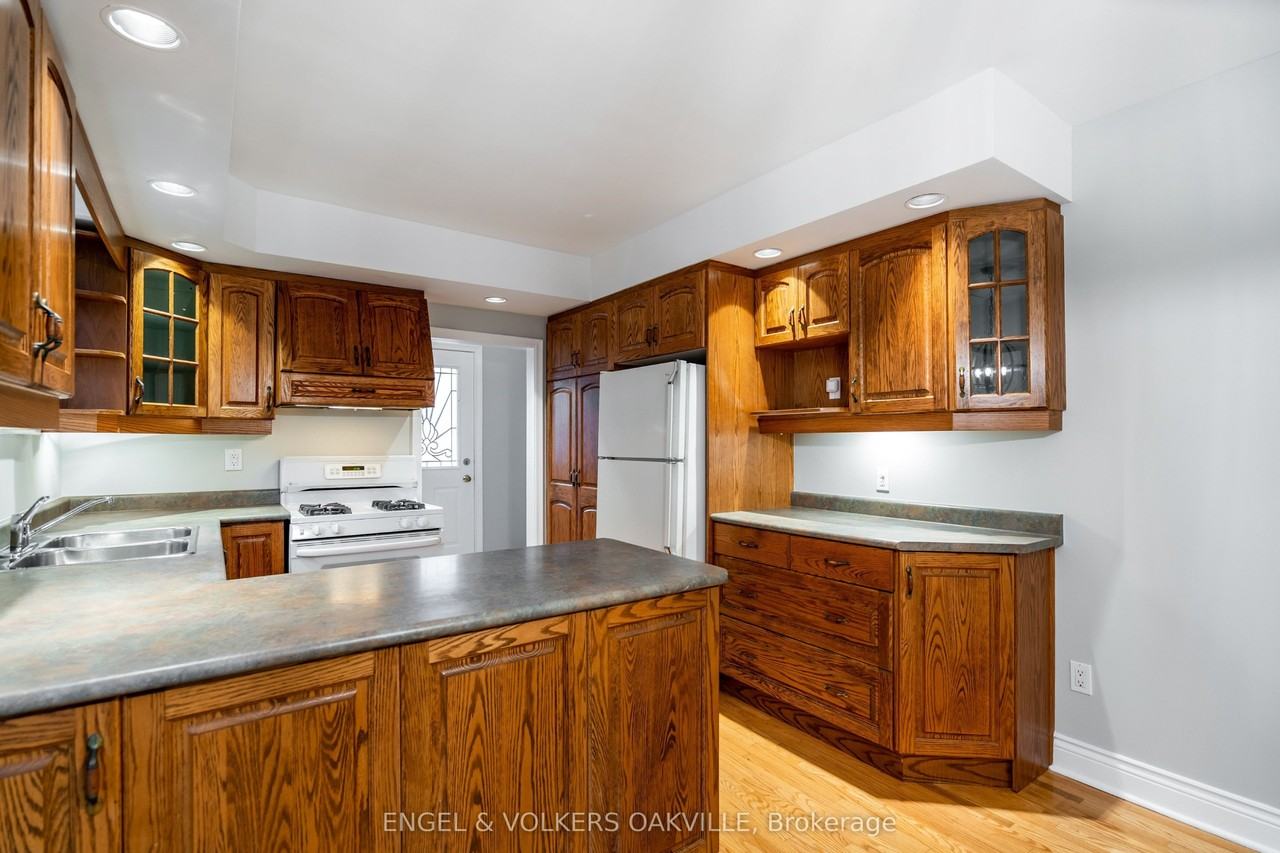 15 Benson Ave - Photo 6 of 19