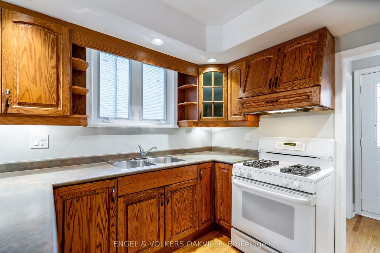 15 Benson Ave - Photo 7 of 19