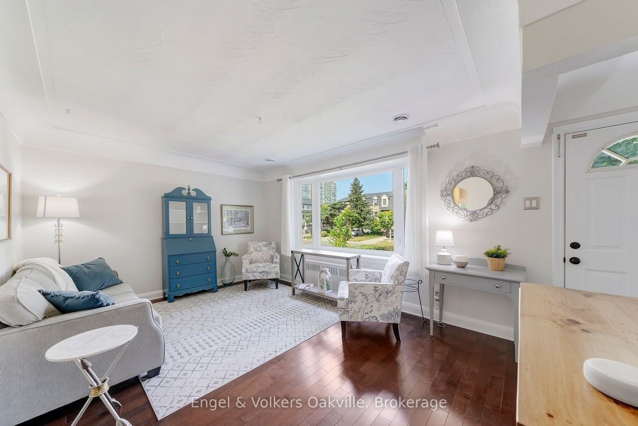 1354 Ontario St - Photo 4 of 24