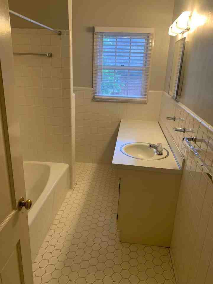1194 W 4th St #C - Photo 6 of 8