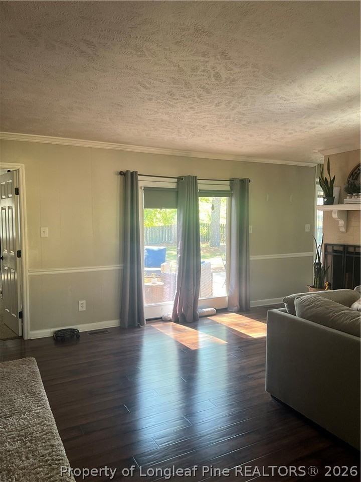 1526 Trevino Dr - Photo 4 of 32