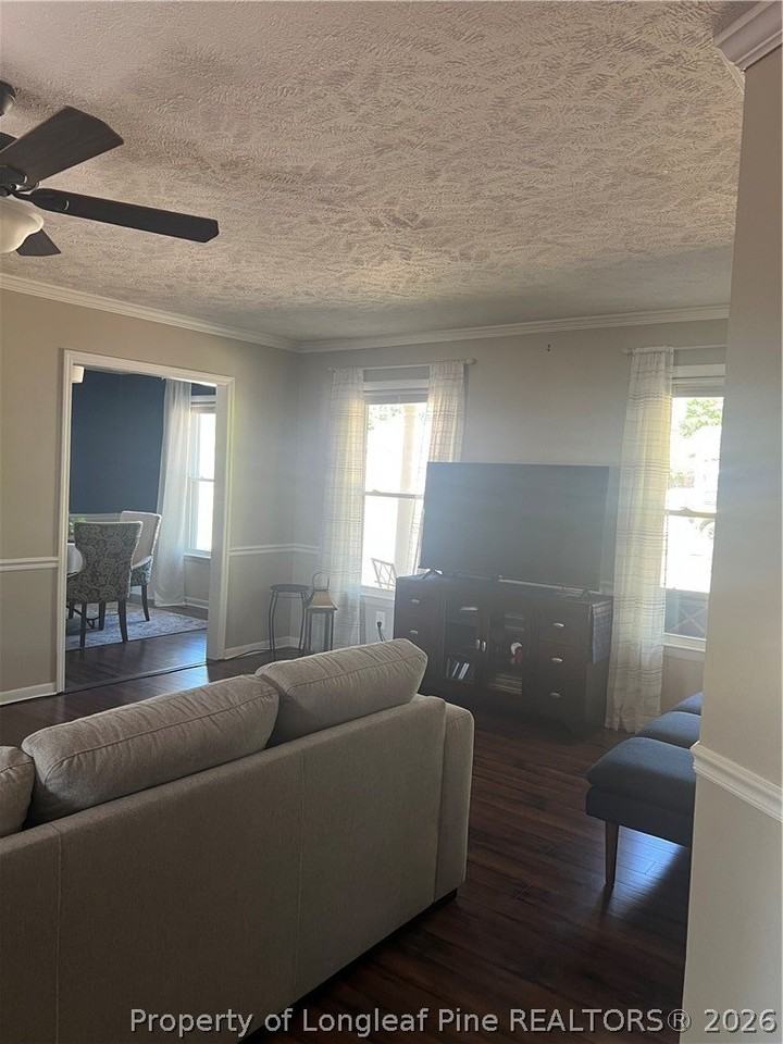 1526 Trevino Dr - Photo 6 of 32