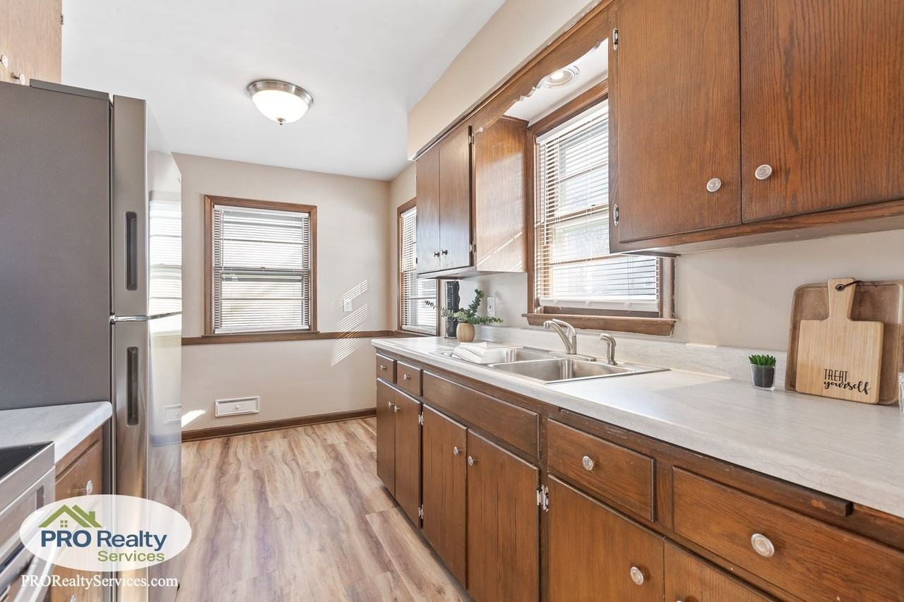 8700 W 35th St - Photo 3 of 22