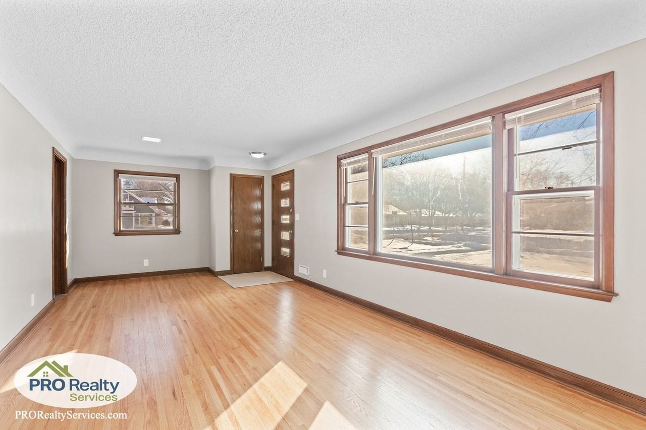 8700 W 35th St - Photo 6 of 22