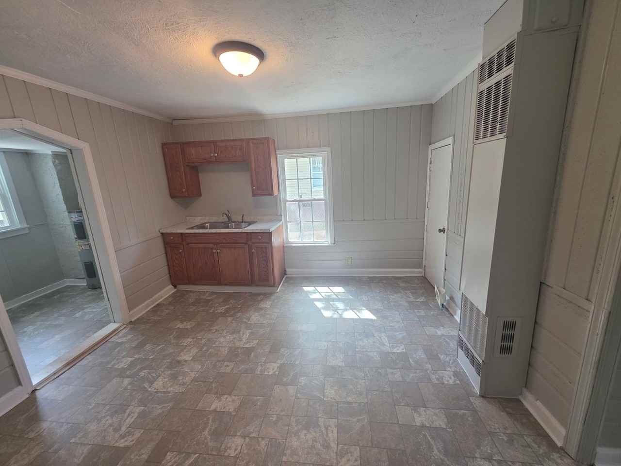 904 Crowder St - Photo 5 of 11