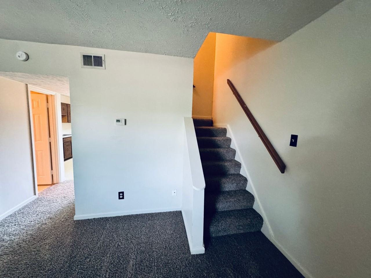 215 Fountain Dr - Photo 3 of 13