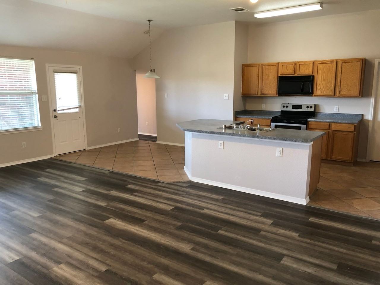 3501 Truman St - Photo 5 of 23