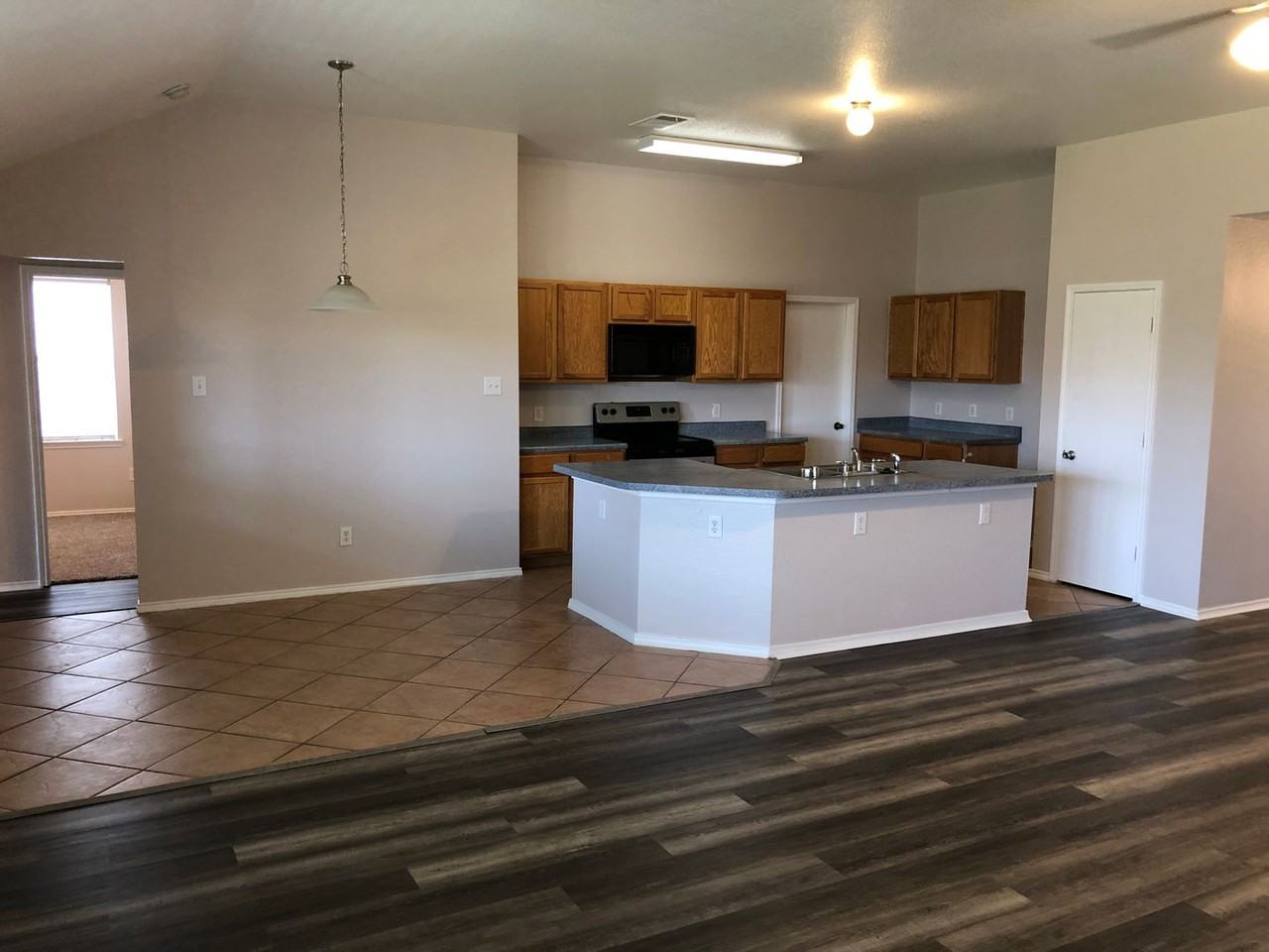 3501 Truman St - Photo 6 of 23