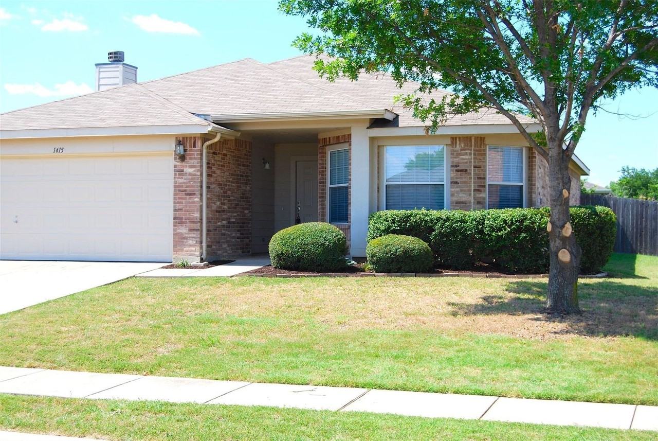 1415 Aztec Trl - Photo 2 of 15