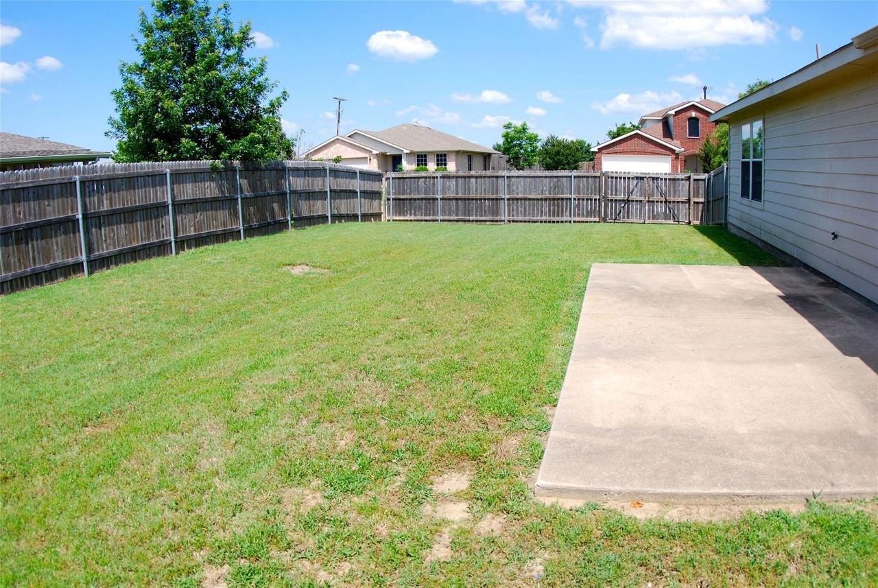 1415 Aztec Trl - Photo 4 of 15