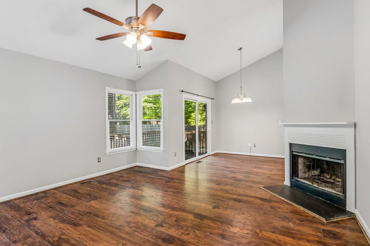 3909 King Edward Ct - Photo 2 of 29