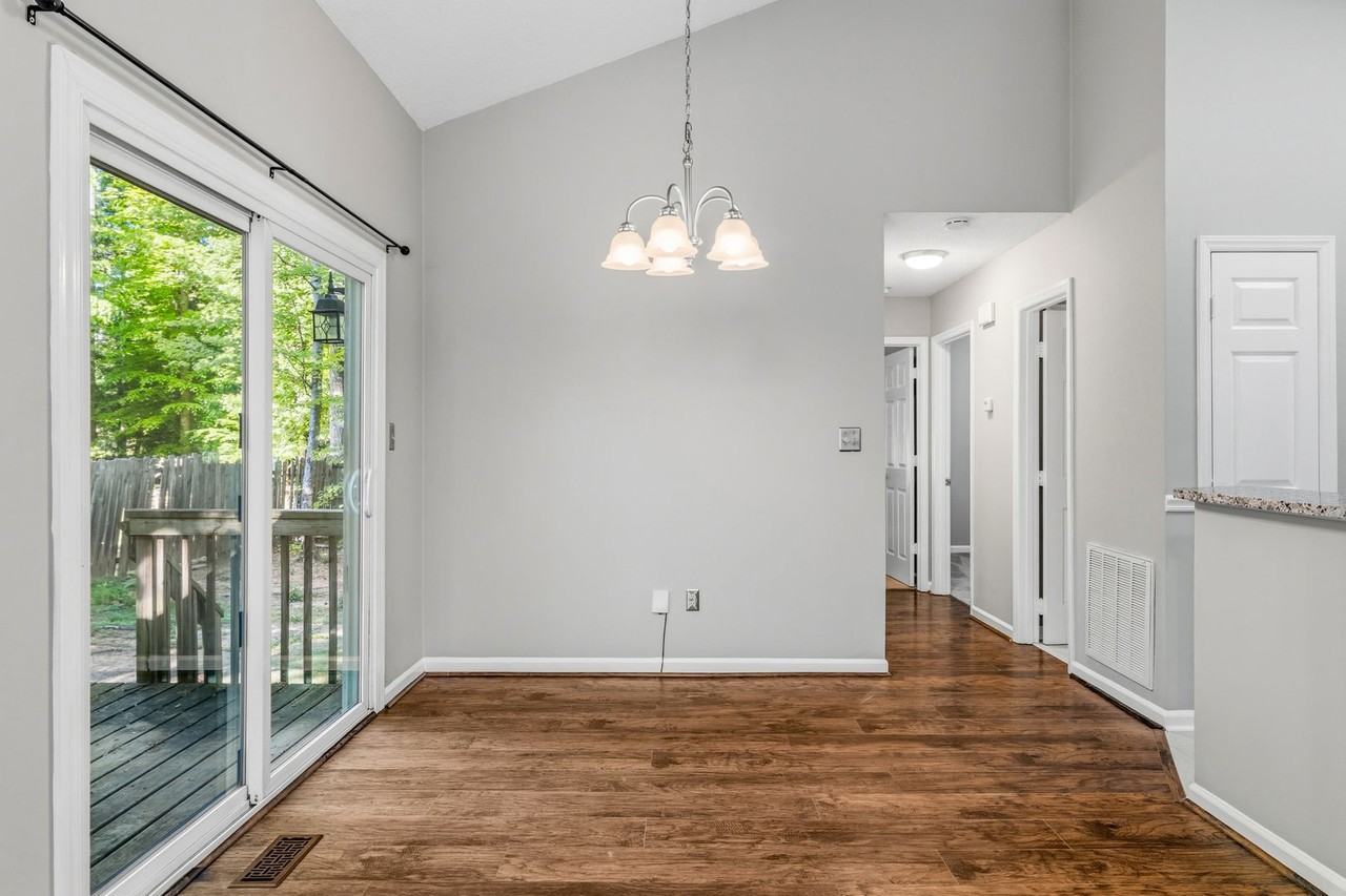 3909 King Edward Ct - Photo 7 of 29