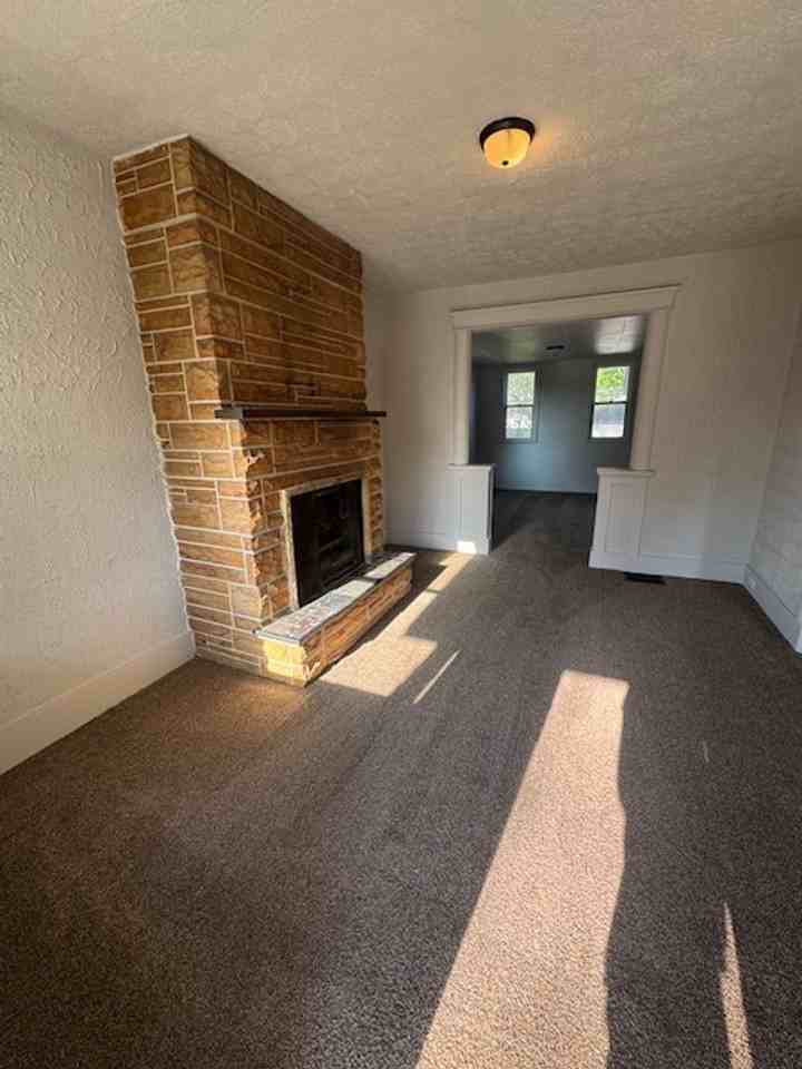 2712 Fox Ave - Photo 2 of 9