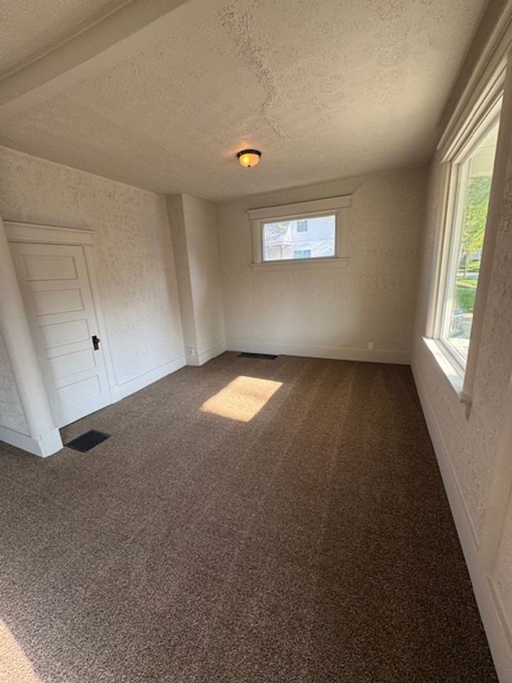 2712 Fox Ave - Photo 6 of 9