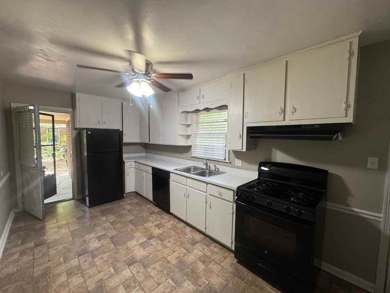 3927 Bienville Rd - Photo 5 of 21