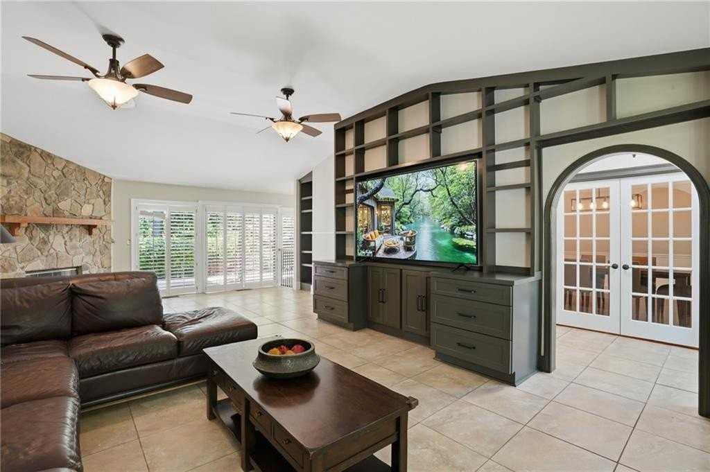 1180 Saint Andrews Cir - Photo 5 of 30