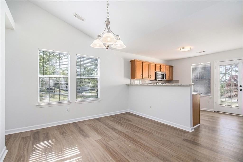 430 Fairlawn Dr - Photo 5 of 17