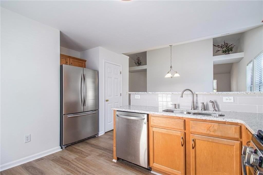 430 Fairlawn Dr - Photo 6 of 17