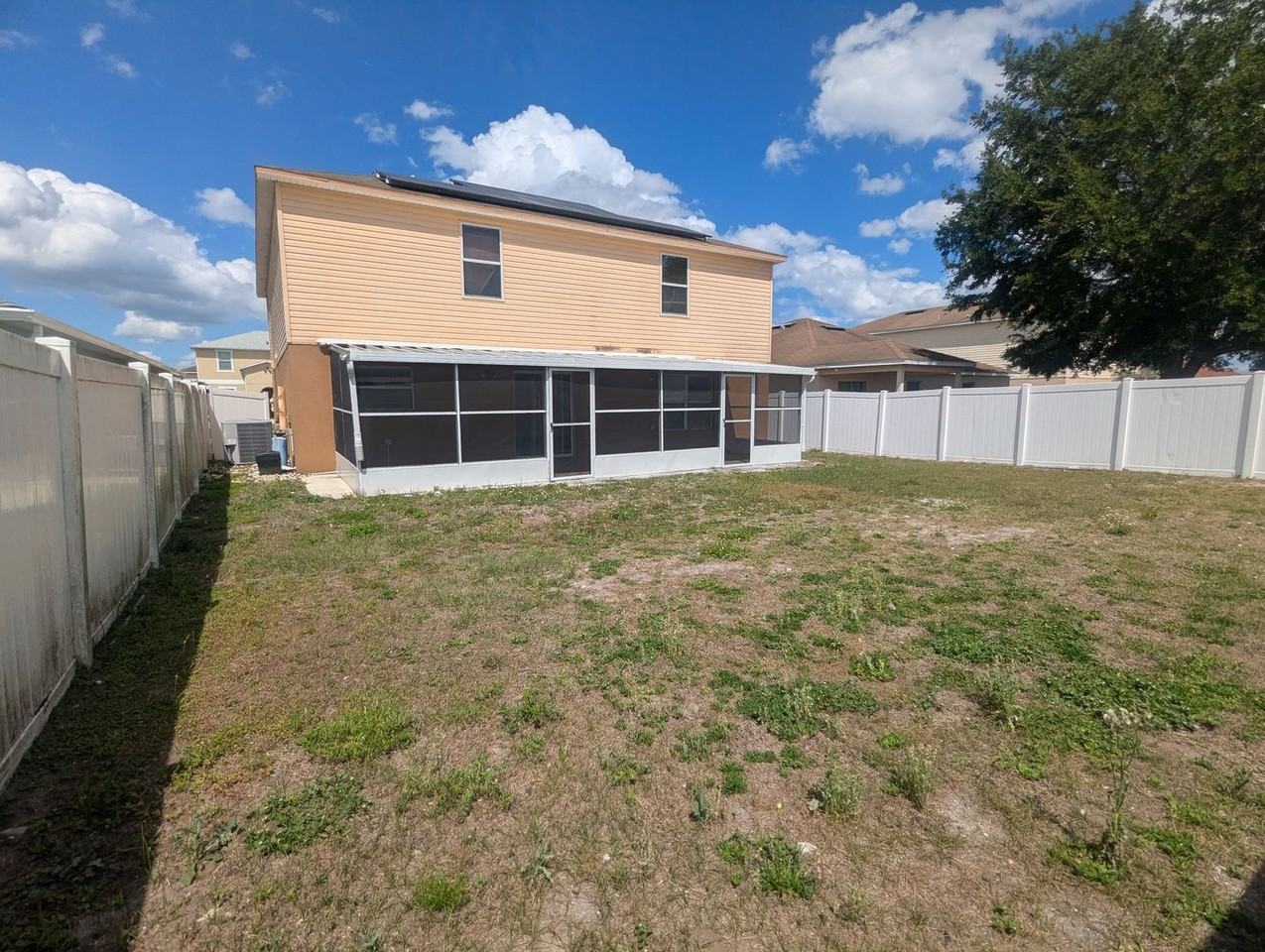 1628 Strathmore Cir - Photo 3 of 20