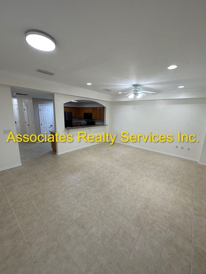 538 Nw 39th Rd - Photo 6 of 11