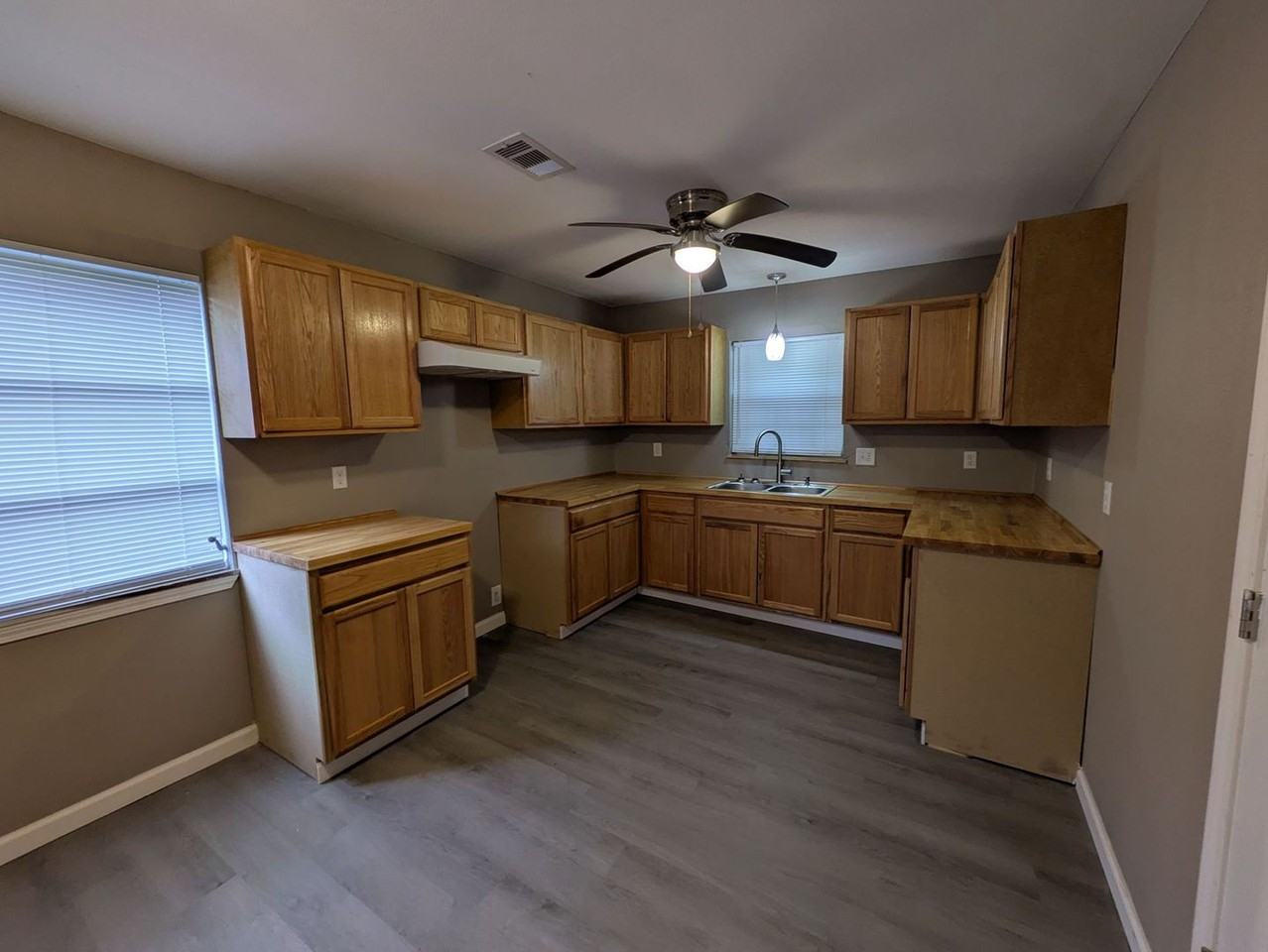 5251 Procter St - Photo 6 of 22