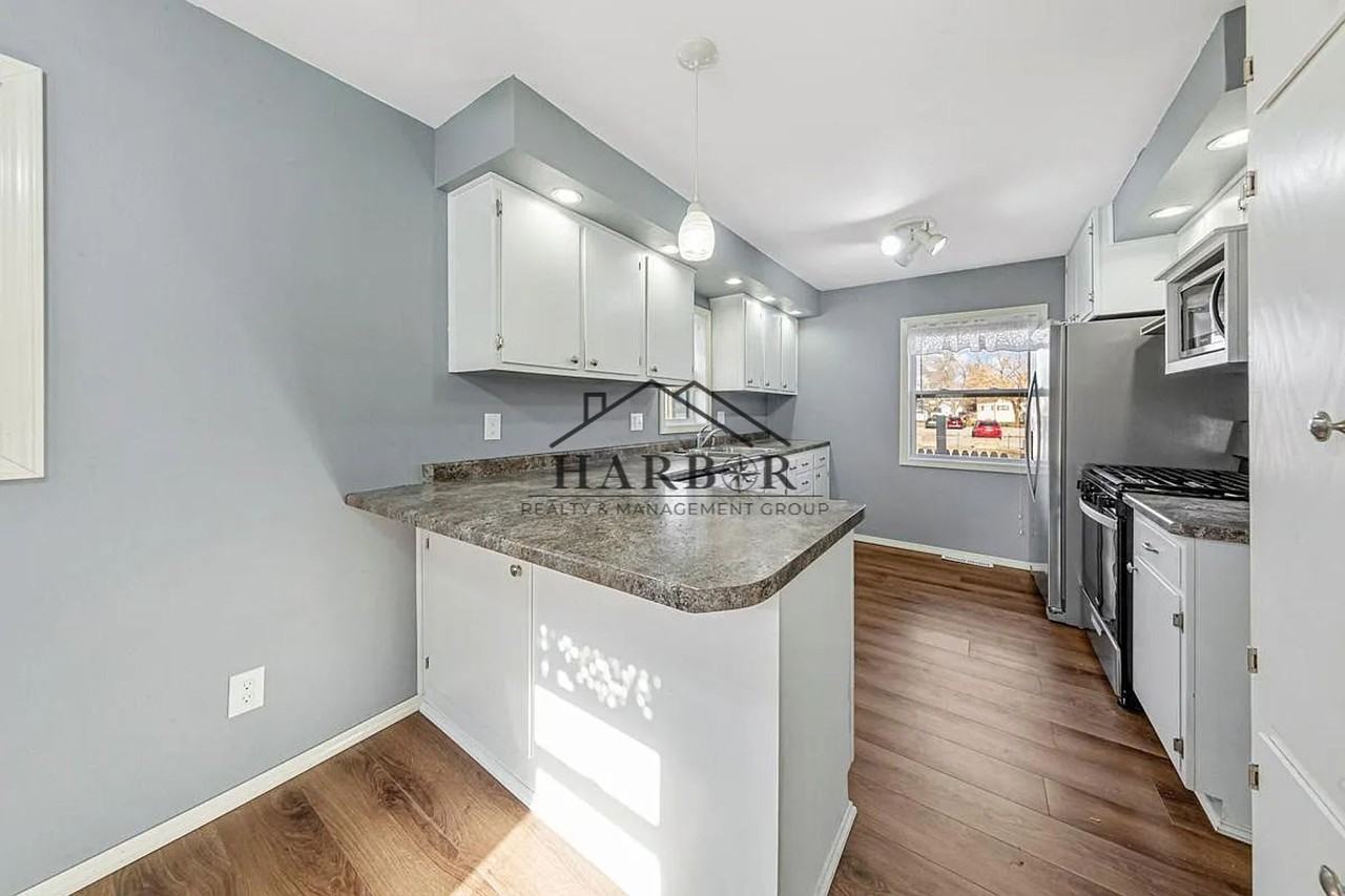 1127 1st St Sw - Photo 2 of 25