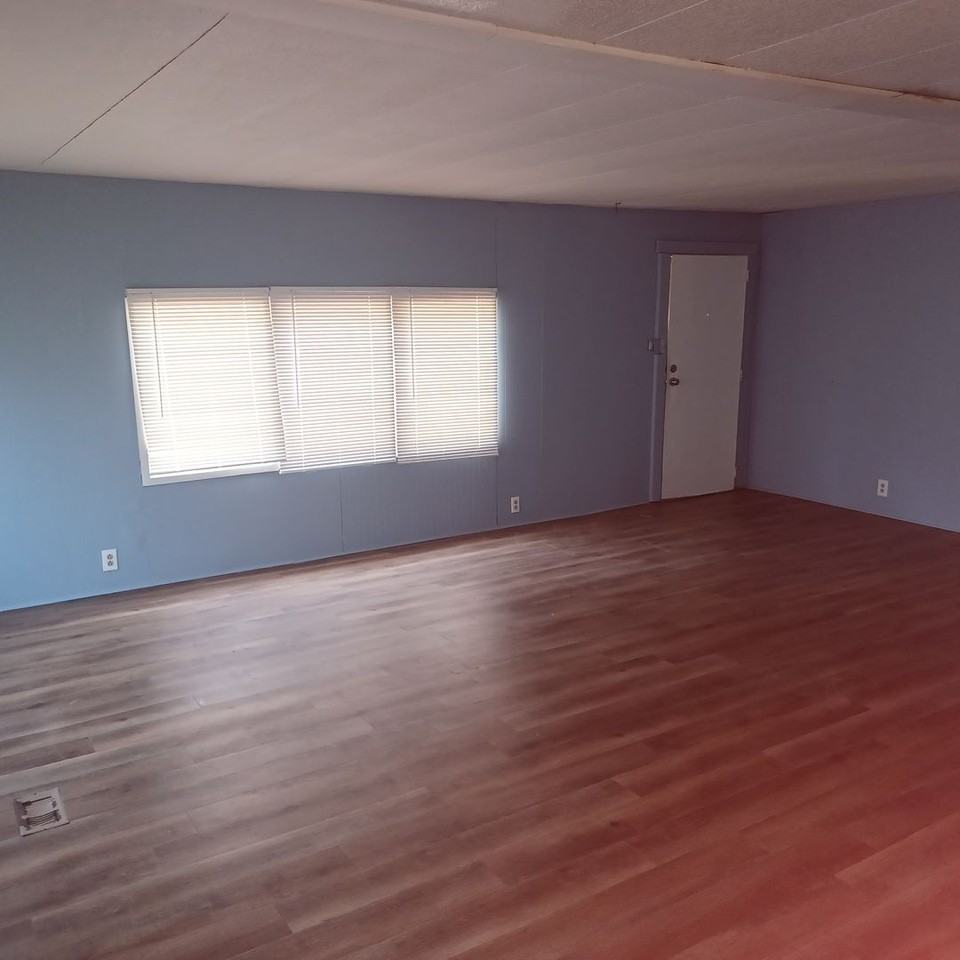 463A Logan Ave - Photo 4 of 24