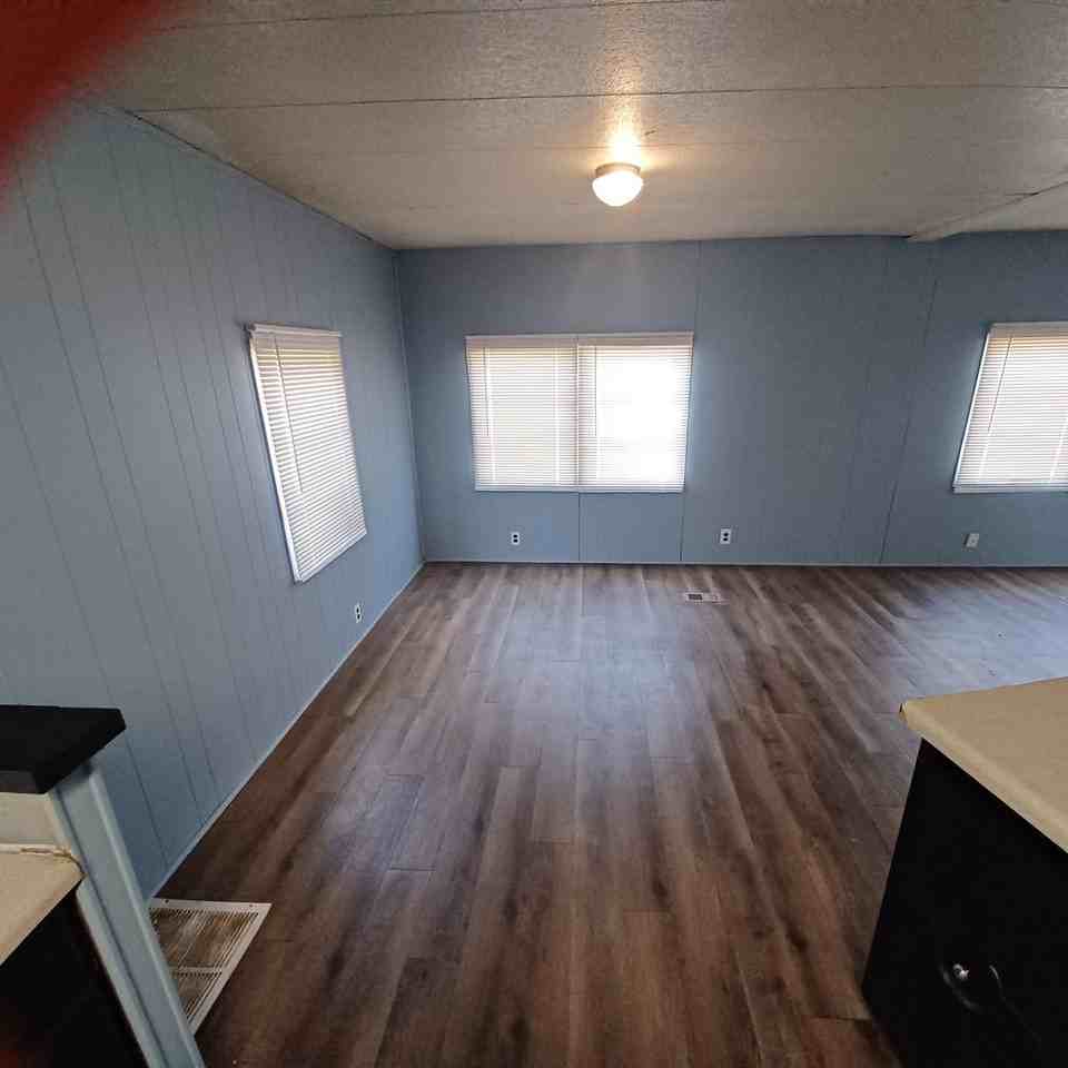 463A Logan Ave - Photo 6 of 24