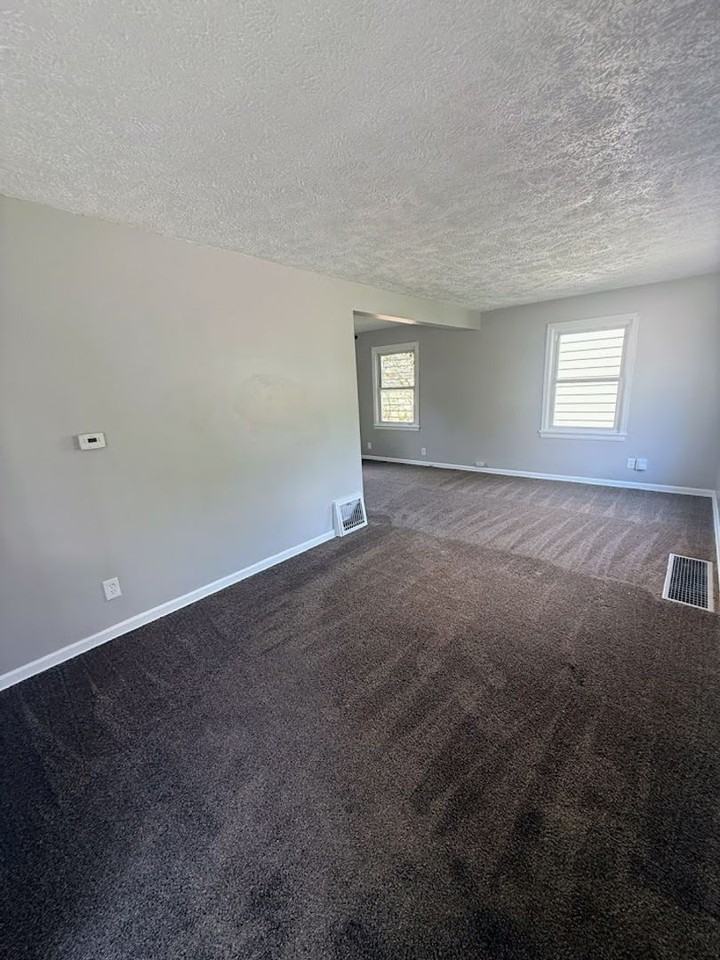 464 Keck St - Photo 3 of 13