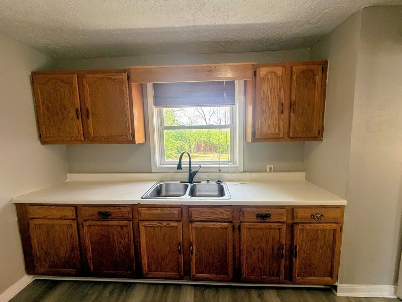 464 Keck St - Photo 4 of 13