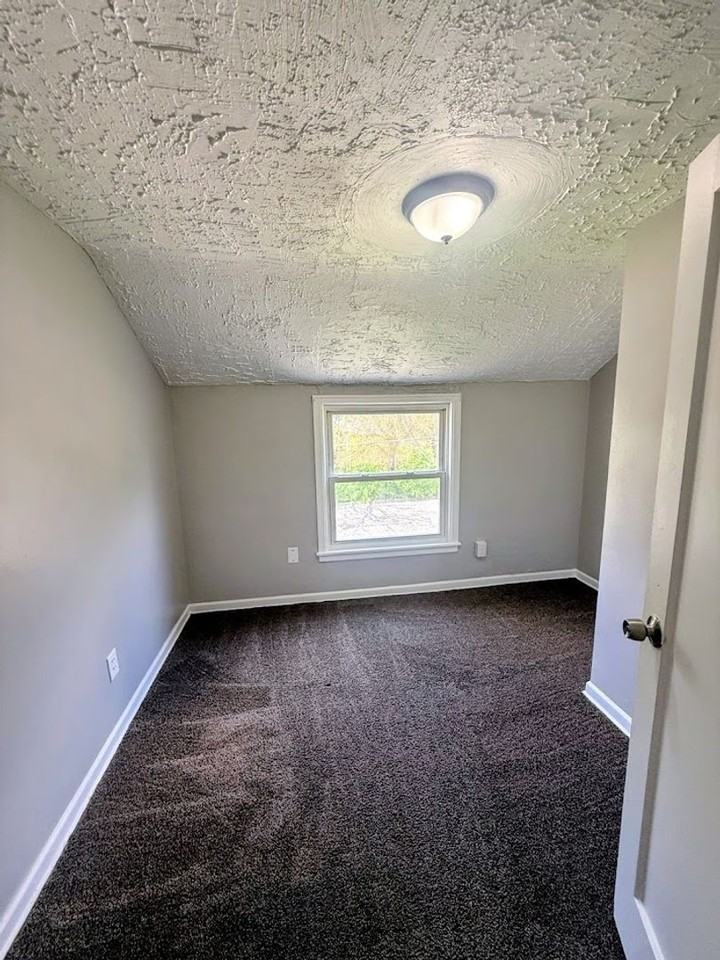 464 Keck St - Photo 7 of 13