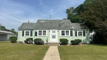 featured image of 704 E Country Club Dr