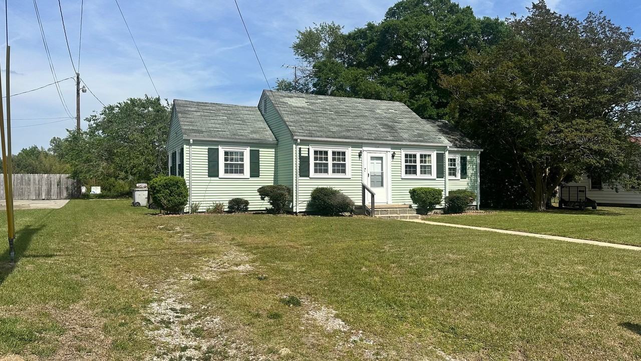 704 E Country Club Dr - Photo 2 of 21