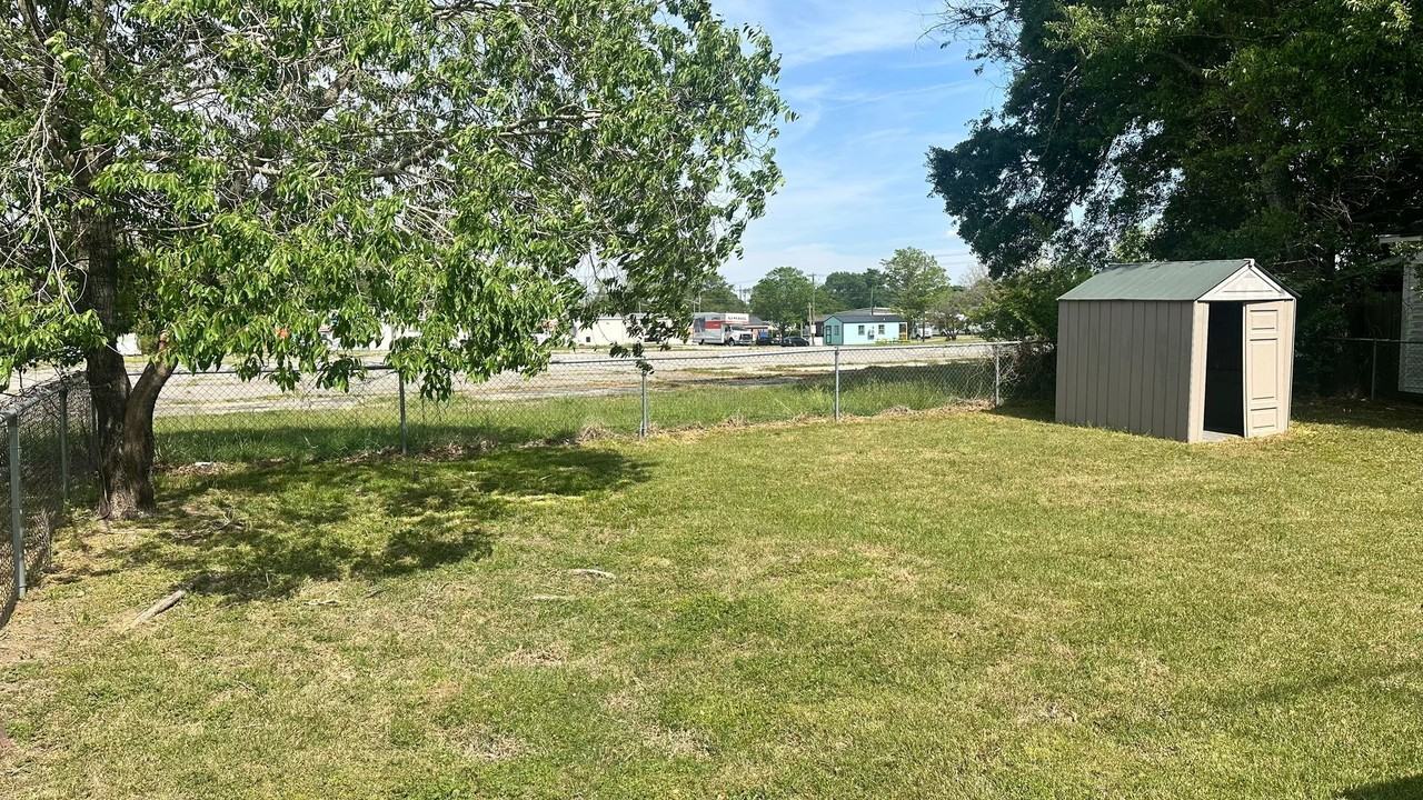 704 E Country Club Dr - Photo 3 of 21