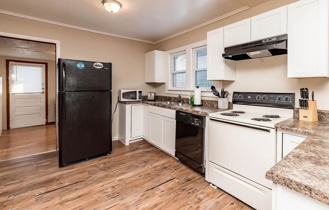 1618 University Ave - Photo 4 of 11