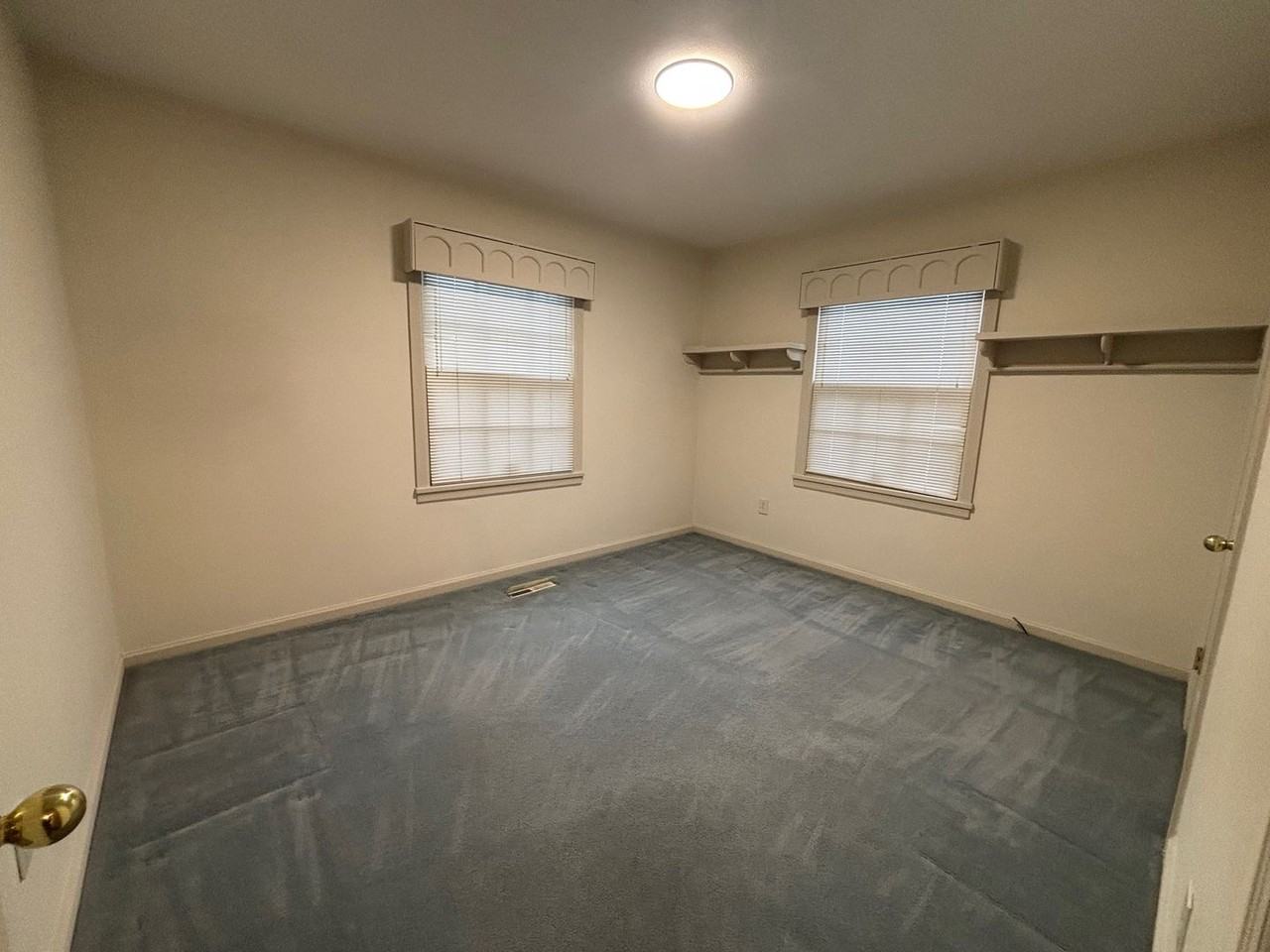 623 Sylvan Ln - Photo 6 of 12