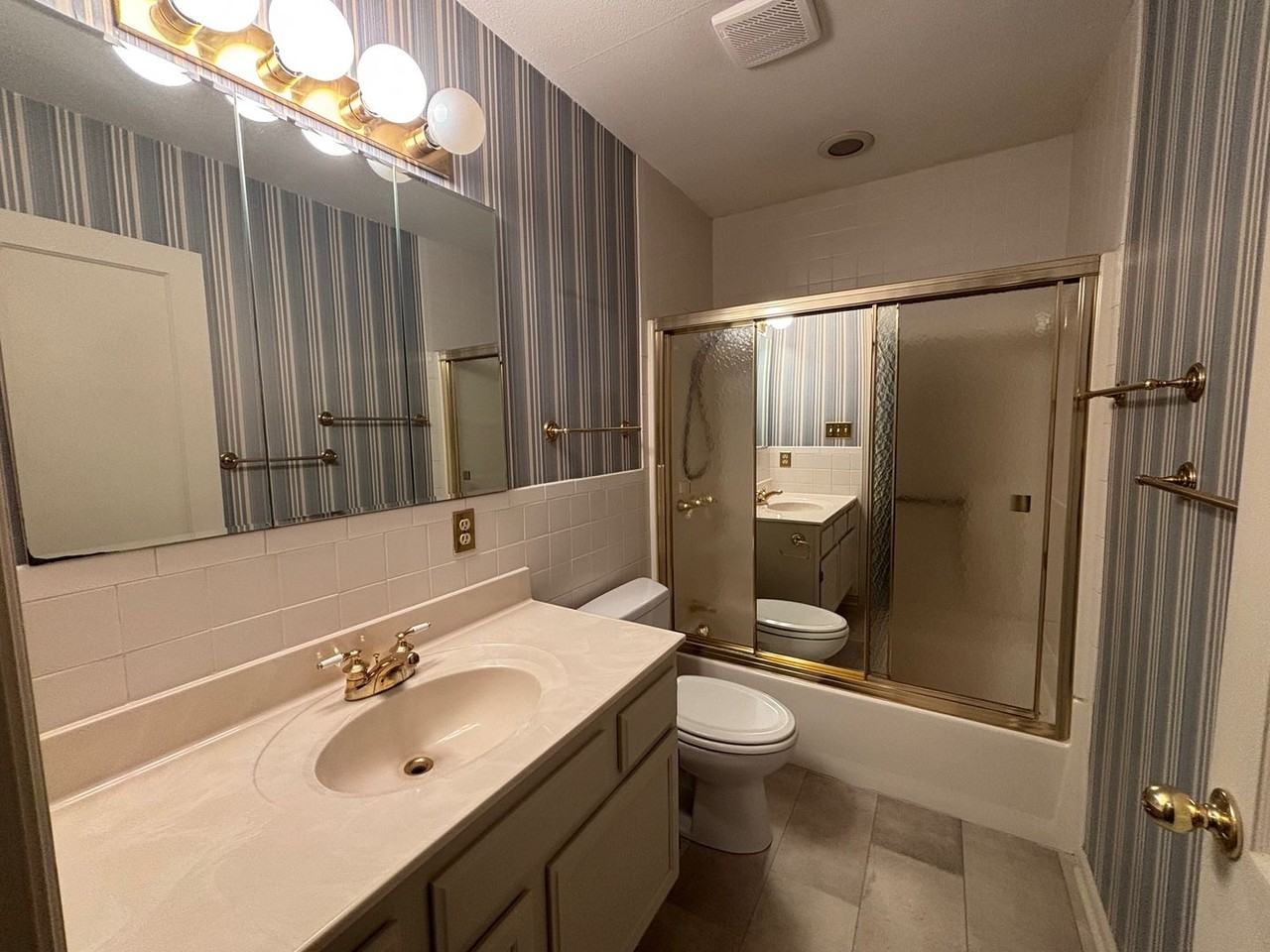 623 Sylvan Ln - Photo 7 of 12