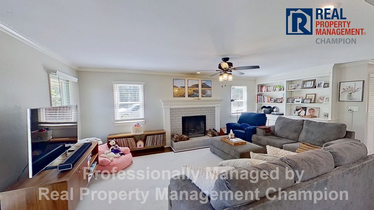 2206 Acacia Dr - Photo 4 of 28