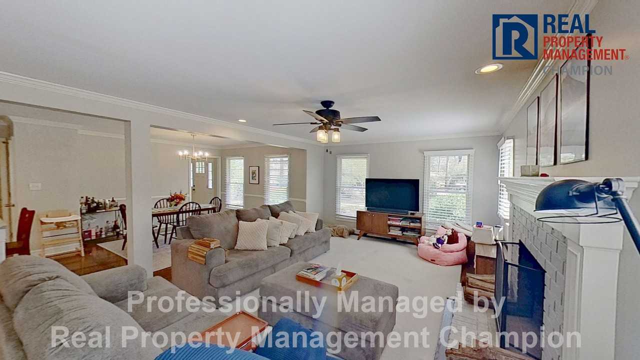 2206 Acacia Dr - Photo 5 of 28