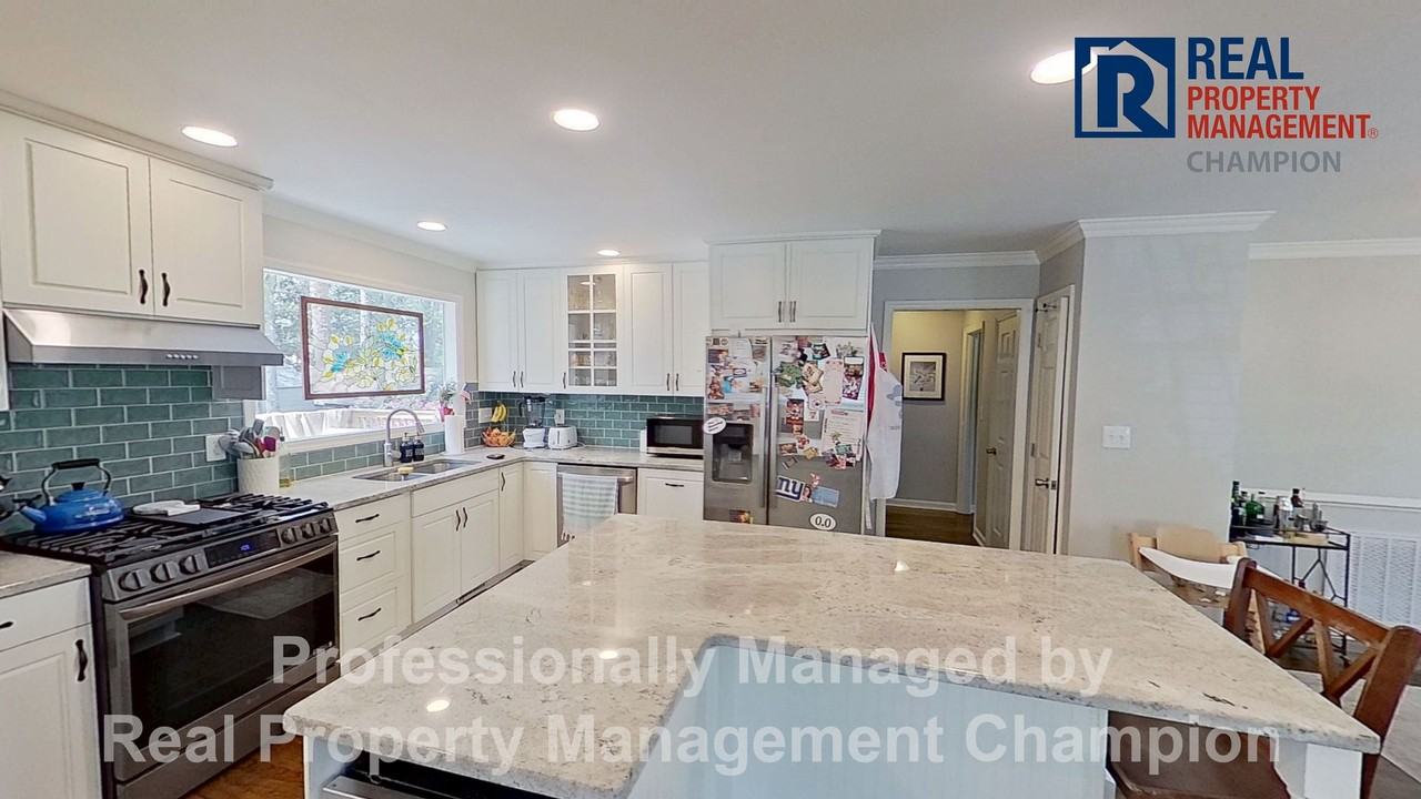 2206 Acacia Dr - Photo 7 of 28